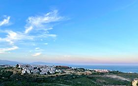 Top Sea View Apartment - 7 Minutes To Sotogrande