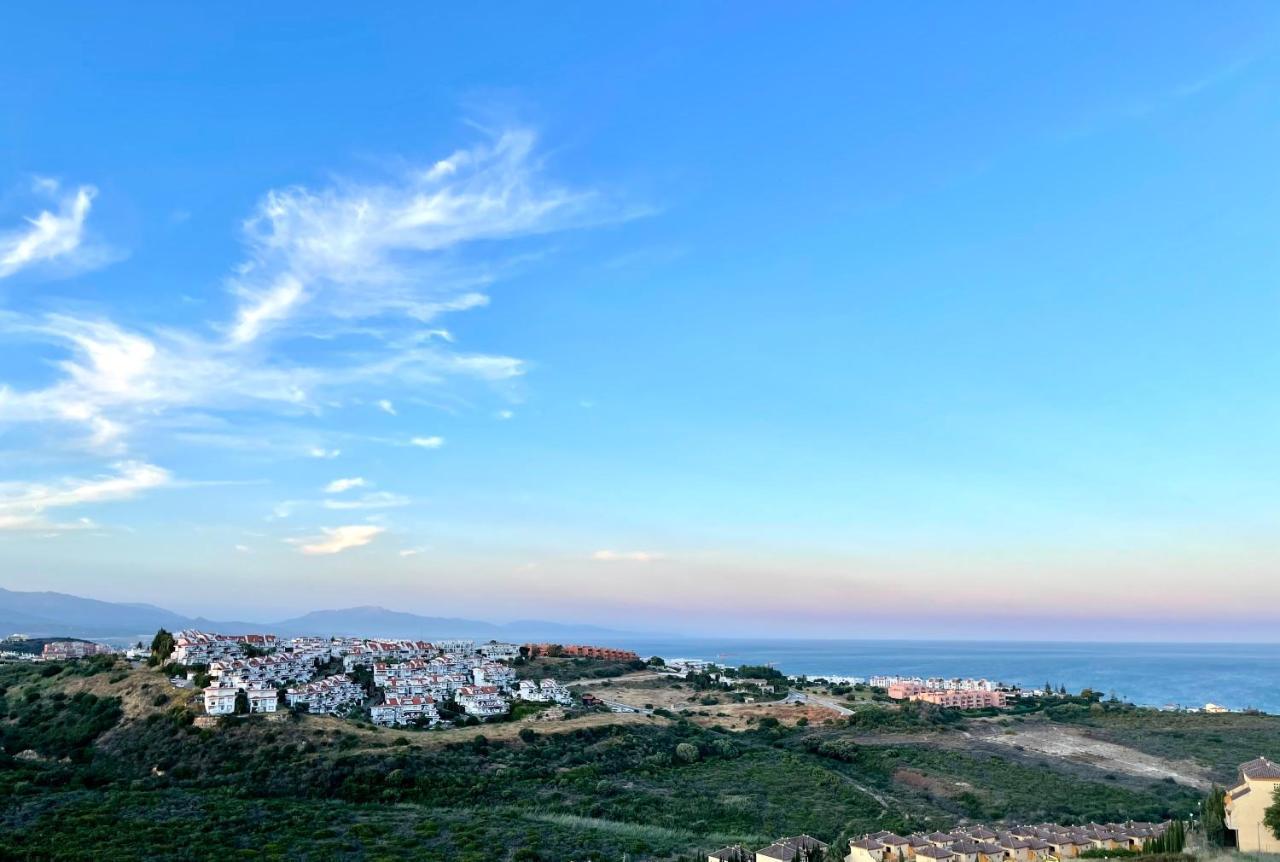 Top Sea View Apartment - 7 Minutes To Sotogrande Castillo de Sabinillas Exterior foto
